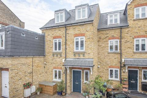 2 Tara Mews, London, N8 8BT