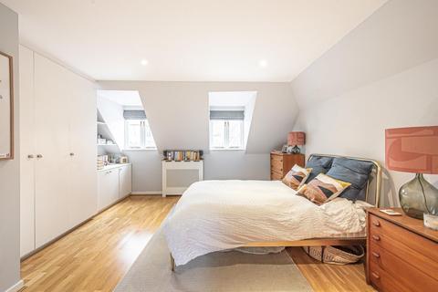 2 Tara Mews, London, N8 8BT
