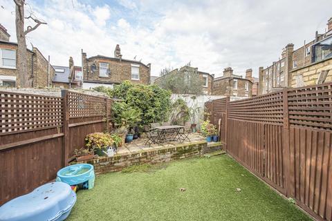 2 Tara Mews, London, N8 8BT
