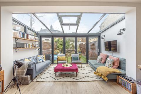 2 Tara Mews, London, N8 8BT