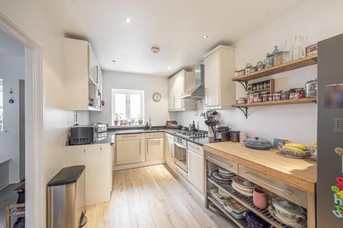 2 Tara Mews, London, N8 8BT