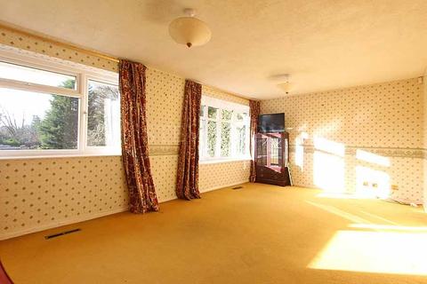 17 Alpine Way, Wolverhampton, WV3 9ED