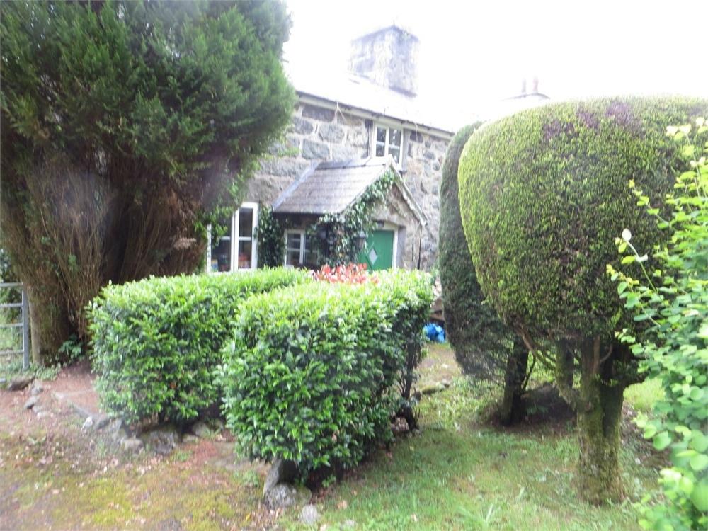 Llanuwchllyn, Y Bala, Gwynedd 2 bed semidetached house £150,000