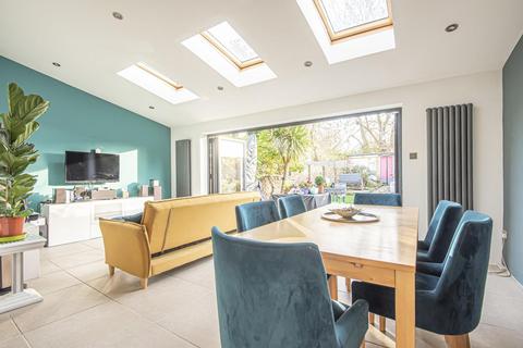105 Hazelbank Road, Catford, London, SE6 1LS