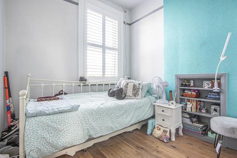 105 Hazelbank Road, Catford, London, SE6 1LS