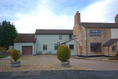 2 Grimsby Road, Swallow, Market Rasen, LN7 6DN
