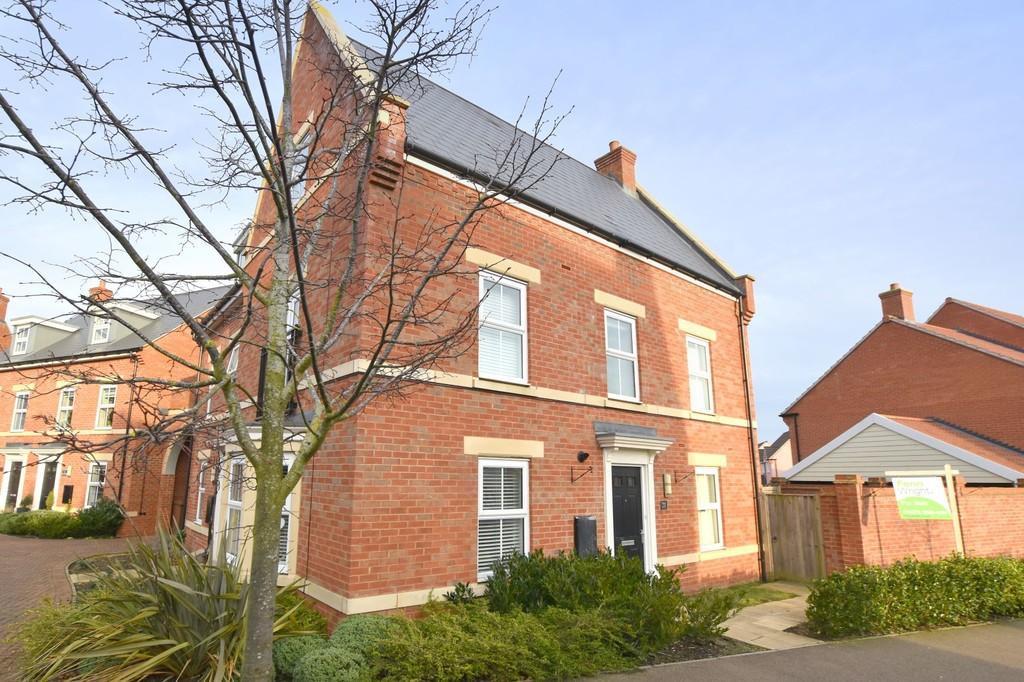 The Sandlings, Martlesham, IP12 4UE 4 bed semidetached house £350,000