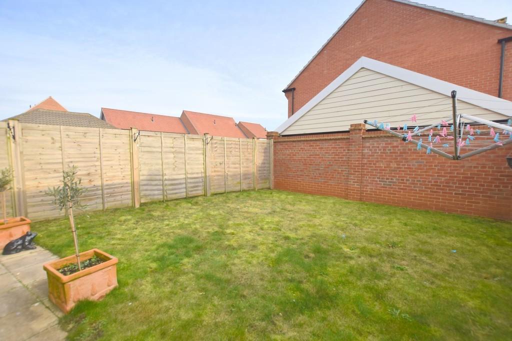 The Sandlings, Martlesham, IP12 4UE 4 bed semidetached house £350,000