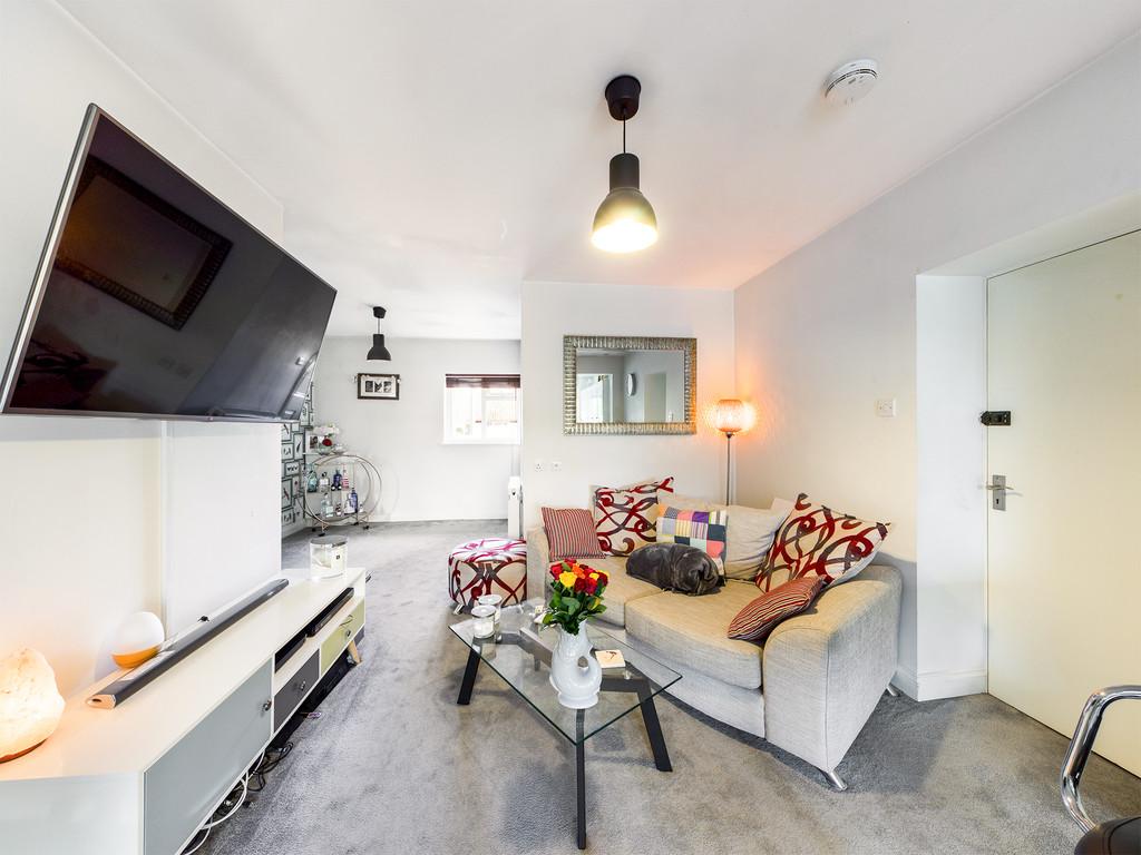 Ellement Close, Pinner 2 bed £1,395 pcm (£322 pw)