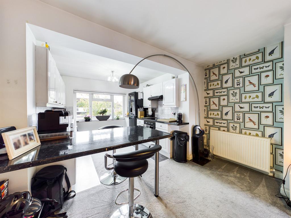 Ellement Close, Pinner 2 bed £1,395 pcm (£322 pw)