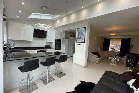 99 Farm Road, Edgware, HA8 9LR