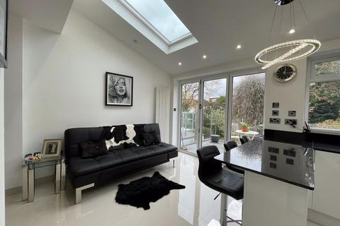 99 Farm Road, Edgware, HA8 9LR