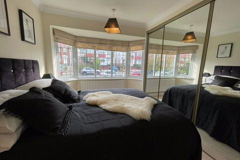 99 Farm Road, Edgware, HA8 9LR