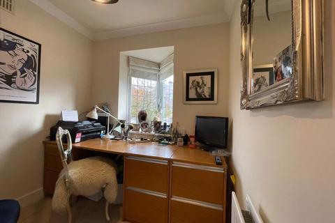 99 Farm Road, Edgware, HA8 9LR