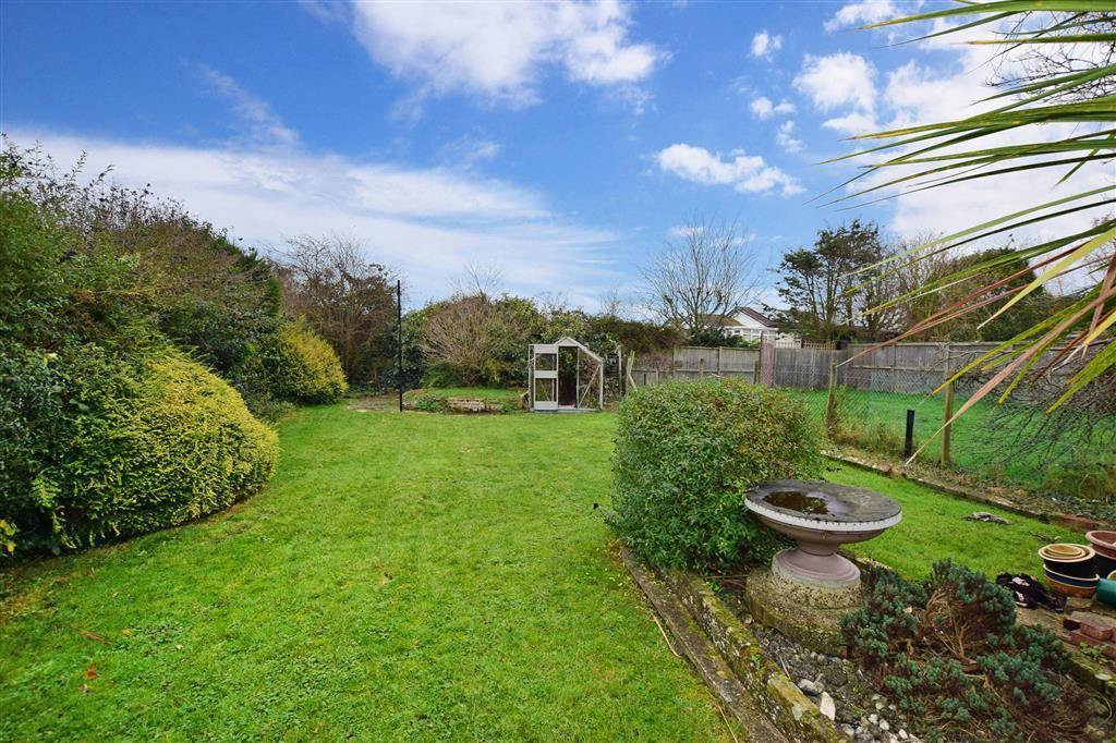 Kimberley Grove, Seasalter, Whitstable, Kent 2 bed detached bungalow