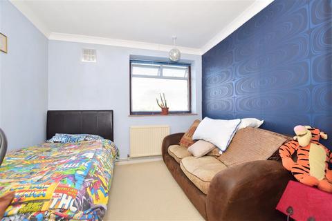 97 Hatch Gardens, Tadworth, KT20 5LD