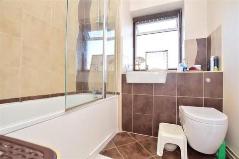 97 Hatch Gardens, Tadworth, KT20 5LD