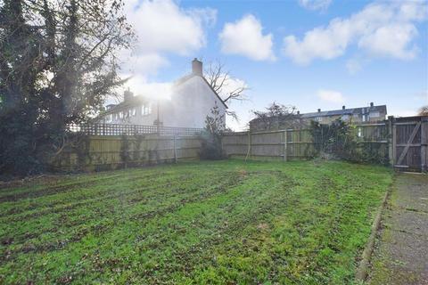 97 Hatch Gardens, Tadworth, KT20 5LD