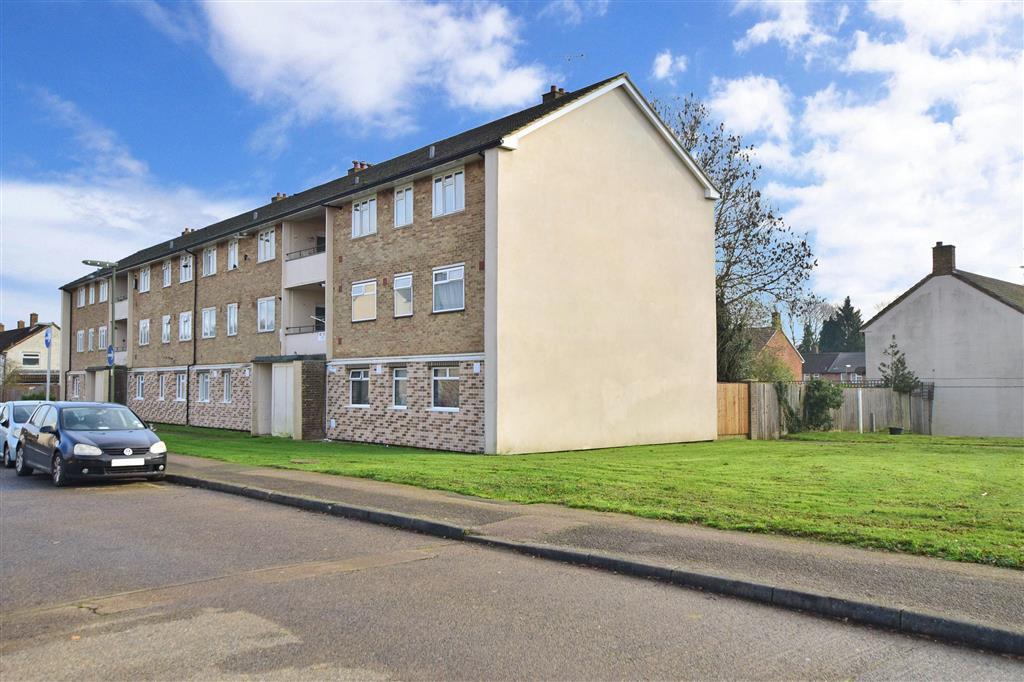 Hatch Gardens, Tadworth, Surrey 2 bed ground floor flat £220,000