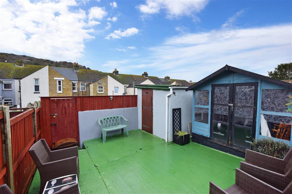 Farthingloe Road, Dover, Kent 3 bed semidetached house £250,000