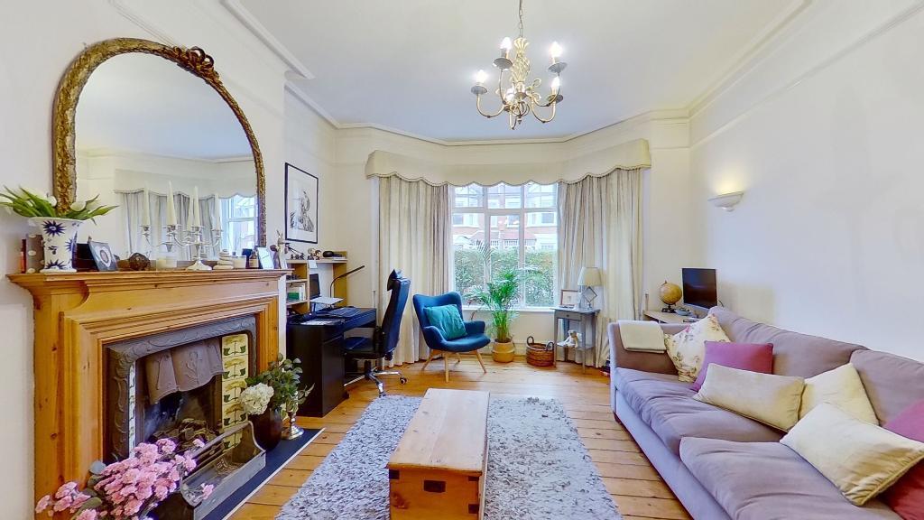 Craven Gardens, Wimbledon, London, SW19 8LU 1 bed £1,395