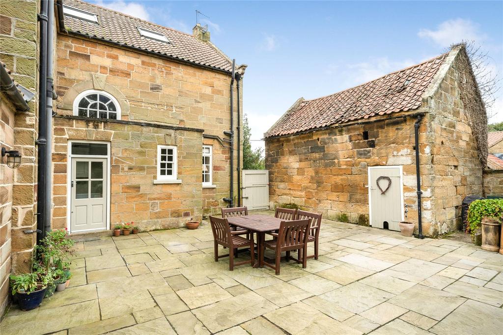 Outbuilding/Patio