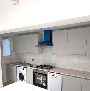 4 bedroom end of terrace house to rent, Tooting Bec SW17
