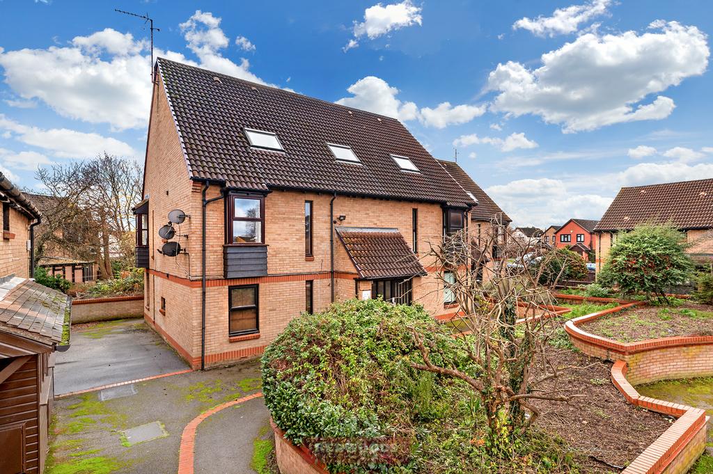 Datchet 1 bed flat £899 pcm (£207 pw)