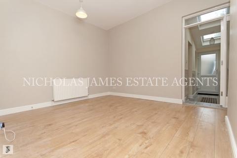 2 bedroom terraced house to rent - Chelmsford Road, Southgate, London N14