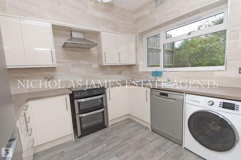 2 bedroom terraced house to rent - Chelmsford Road, Southgate, London N14
