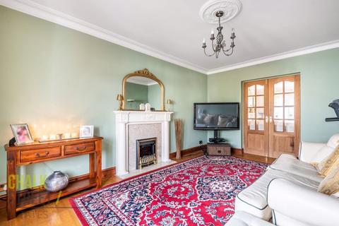 18 Tudor Gardens, Upminster, RM14 3DF