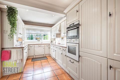 18 Tudor Gardens, Upminster, RM14 3DF