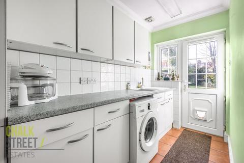 18 Tudor Gardens, Upminster, RM14 3DF