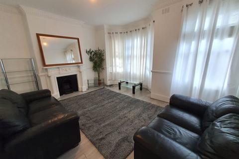 4 bedroom property with land to rent, Glenelg Road, London