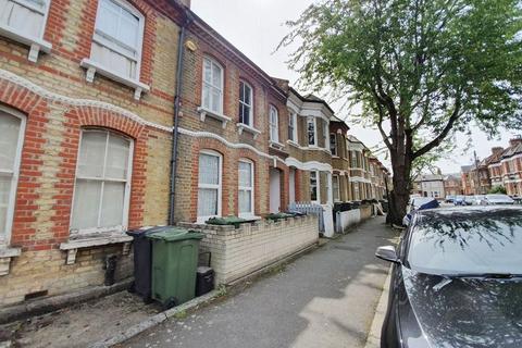 4 bedroom property with land to rent, Glenelg Road, London