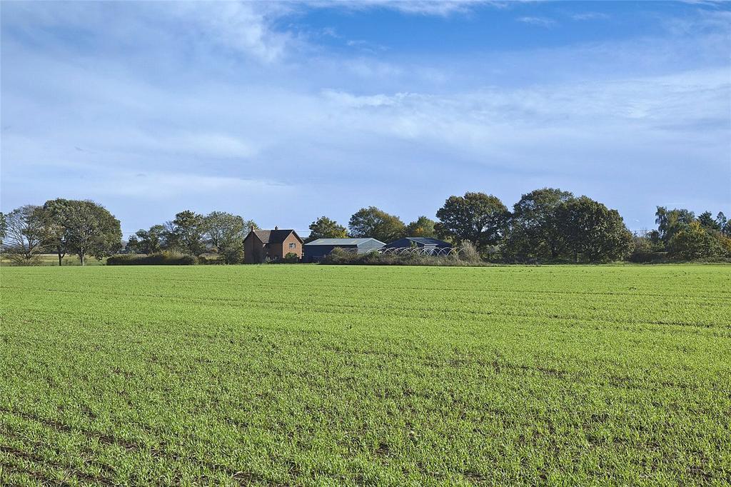 Ashmore Farmhouse, Everton Road... Farm £400,000