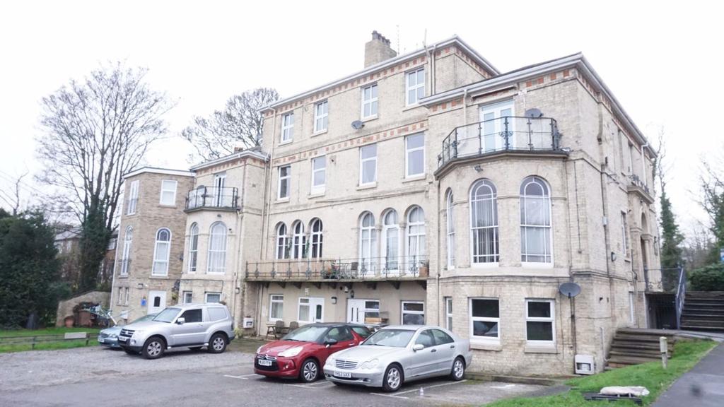 14 Dykes House, Cliff Road, Hessle, HU13 0HA 2 bed flat £575 pcm (£133 pw)