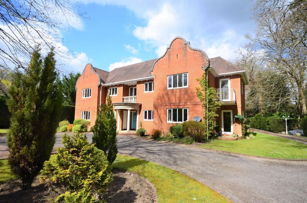 Stockton House, Greenhill Road, Farnham 2 bed apartment £495,000