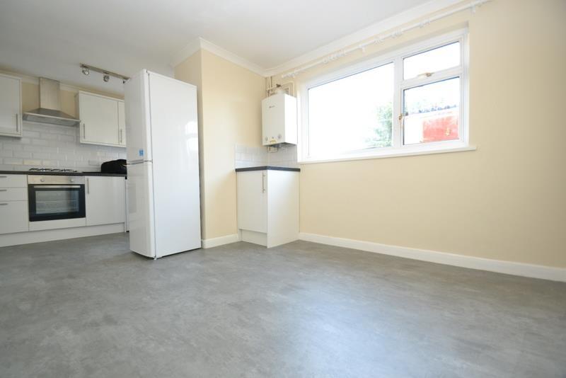 Court Lodge Road, Horley 3 bed terraced house £1,300 pcm (£300 pw)