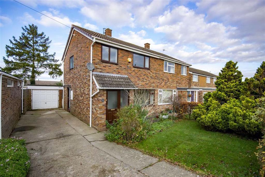 Yew Tree Drive, Bayston Hill, Shrewsbury 3 bed semidetached house £