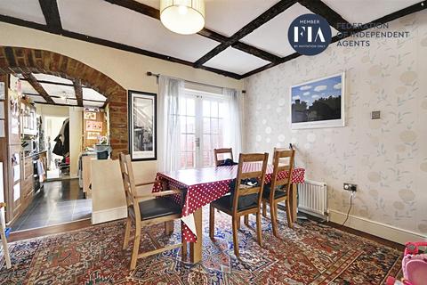 17 Glenhurst Road, Brentford, TW8 0QS