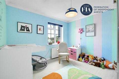 17 Glenhurst Road, Brentford, TW8 0QS