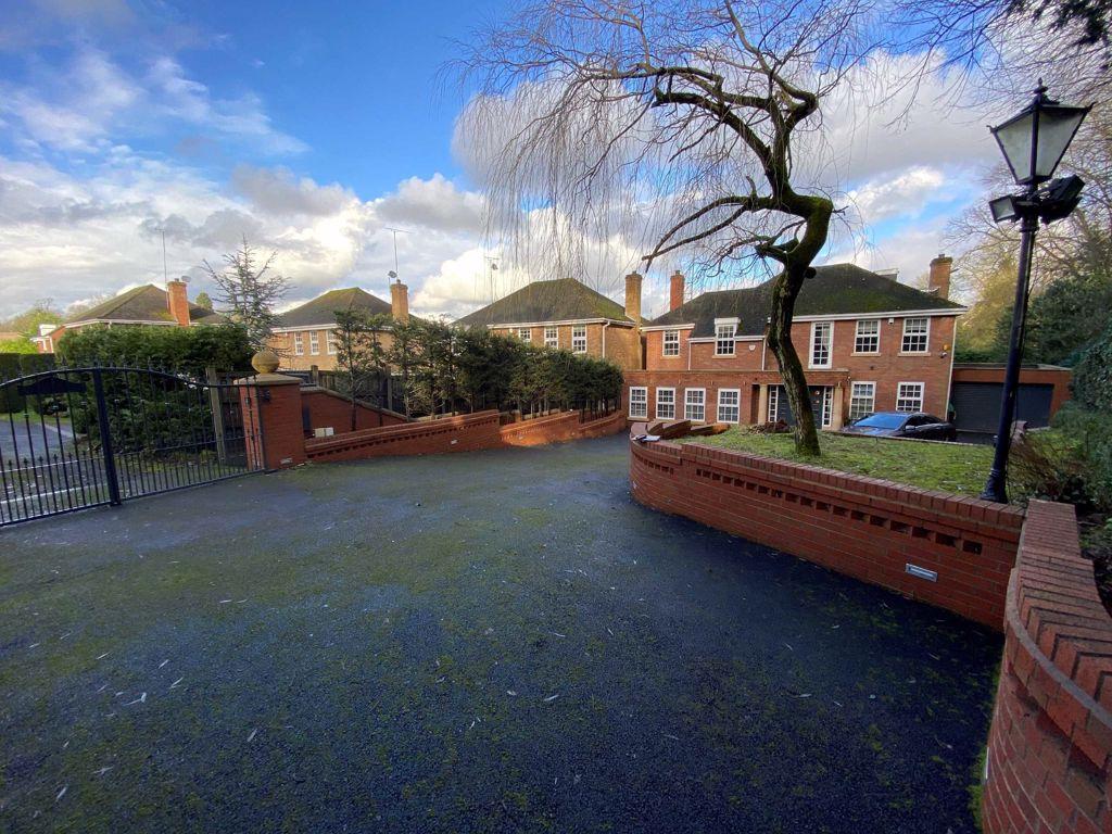 7, Rookwood Drive, Wightwick, Wolverhampton, West Midlands, WV6 6 bed