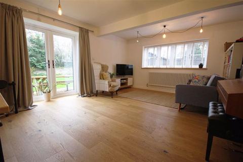 5 Caistor Road, Gretton, Corby, NN17 3DL