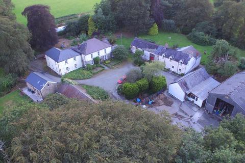 6 bedroom property with land for sale - Panteg Cross, Llandysul, SA44