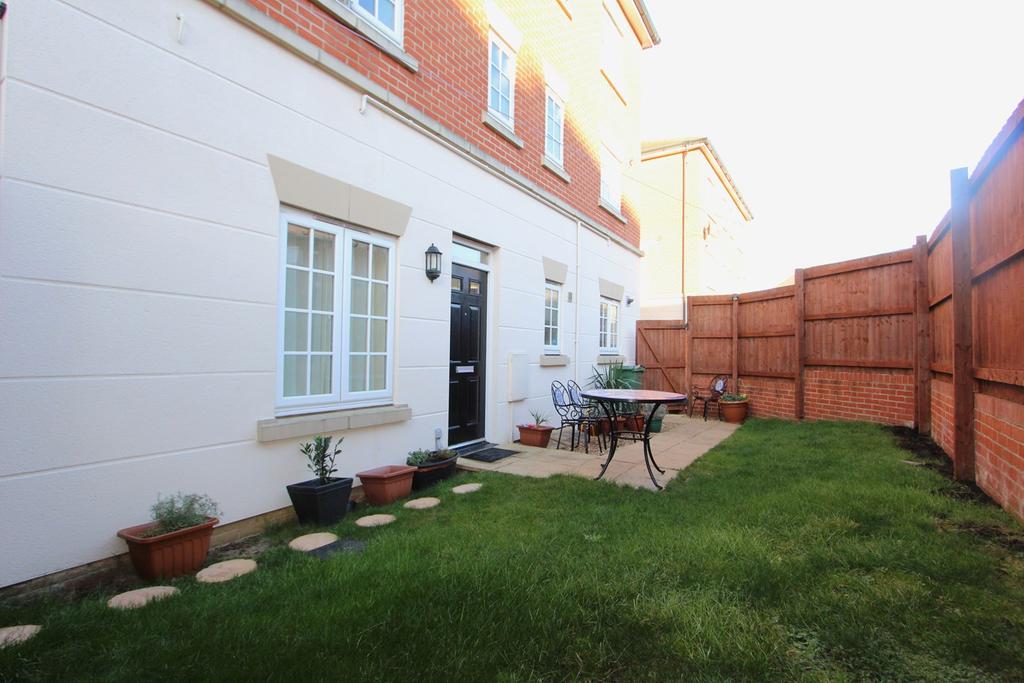 Lockwood Chase, Oxley Park, Milton Keynes, MK4 2 bed £235,000