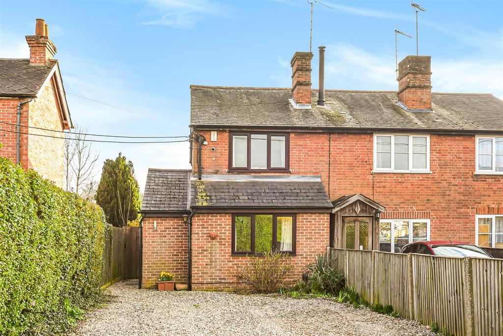 Hatch Ride, Crowthorne, Berkshire, RG45 6LF 2 bed semidetached house