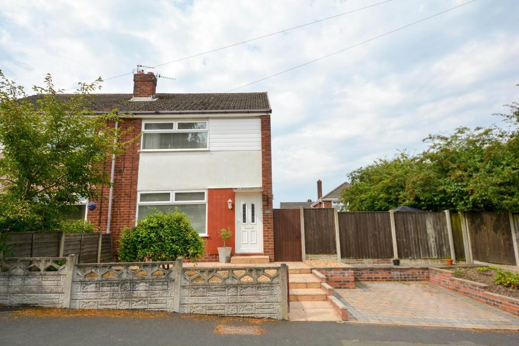 Edinburgh Drive, Pemberton, Wigan, WN5 9ET 2 bed semidetached house