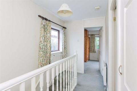 20 Burghfield, Epsom, KT17 4ND