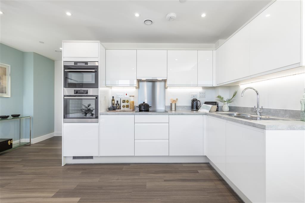 Osiers Square Show Apartment